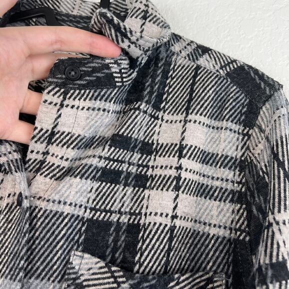 Casa Cabana Jackie Plaid Flannel Button Front Shacket Black Grey Size Medium - Picture 3 of 6